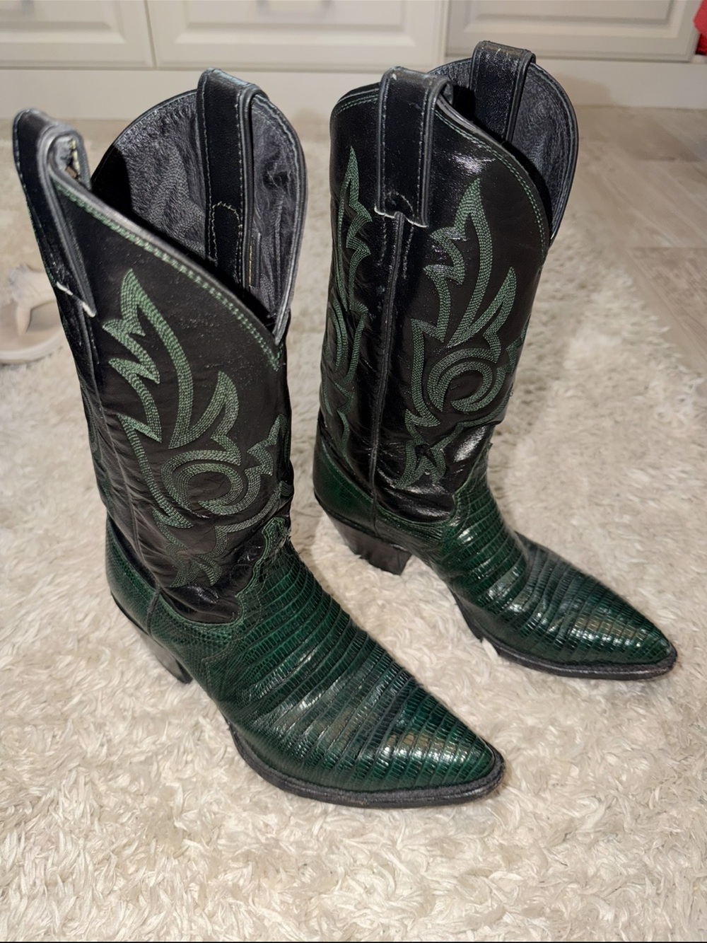 Women's Green & Black Embossed Leather Western Heeled Boots
